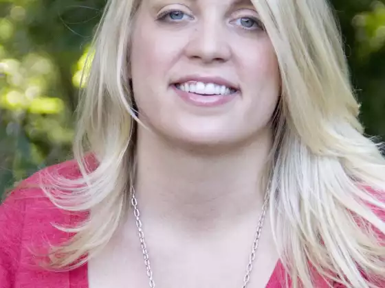 Lindsey Smith - Health & Wellness, Healthy Lifestyle, Personal Development & Coaching, Motivation 