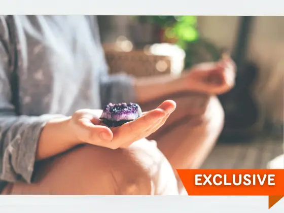 Cahaya Selenite: Meditasi dan Pembicaraan Kristal